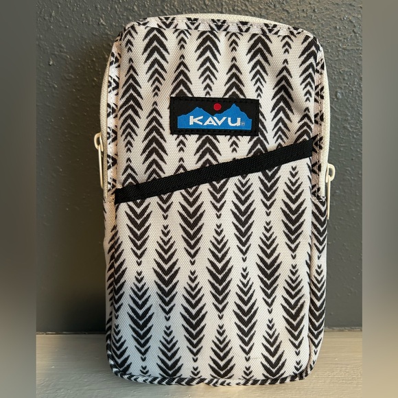 Kavu Handbags - Kavu Chevron Pattern Essential Bag
